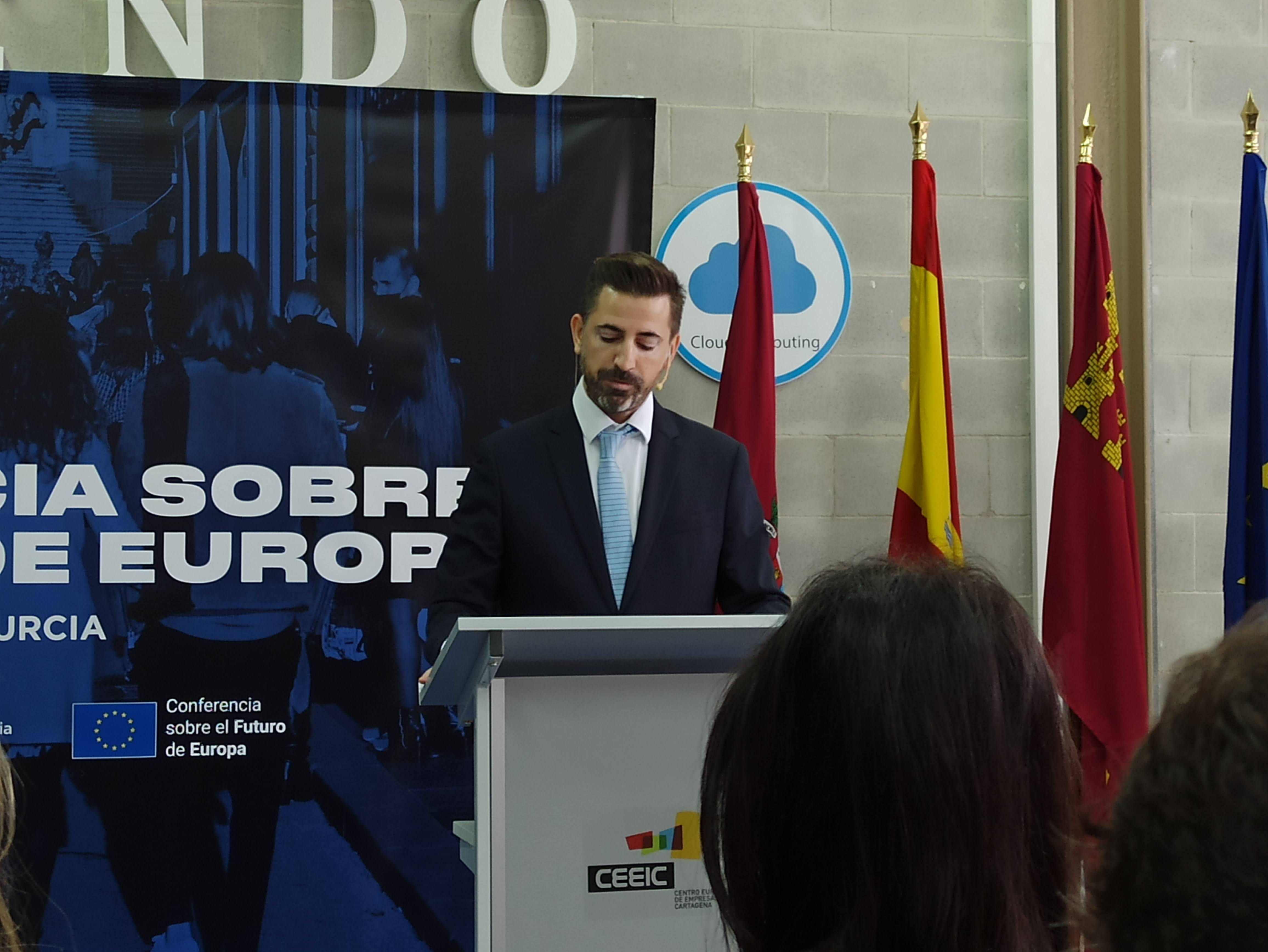 Adrian Zittelli, General de la Unión Europea de la Región de Murcia, durante su intervención en las jornadas